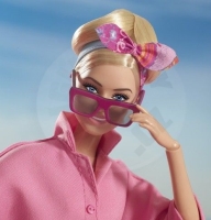 Mattel Barbie: The Movie Sběratelská panenka Margot Robbie jako Barbie v růžové kombinéze (3)