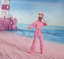Mattel Barbie: The Movie Sběratelská panenka Margot Robbie jako Barbie v růžové kombinéze (2)
